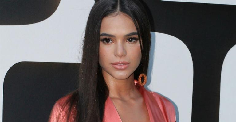 Bruna Marquezine se defende de ataques com citação de Padre Fábio de Melo