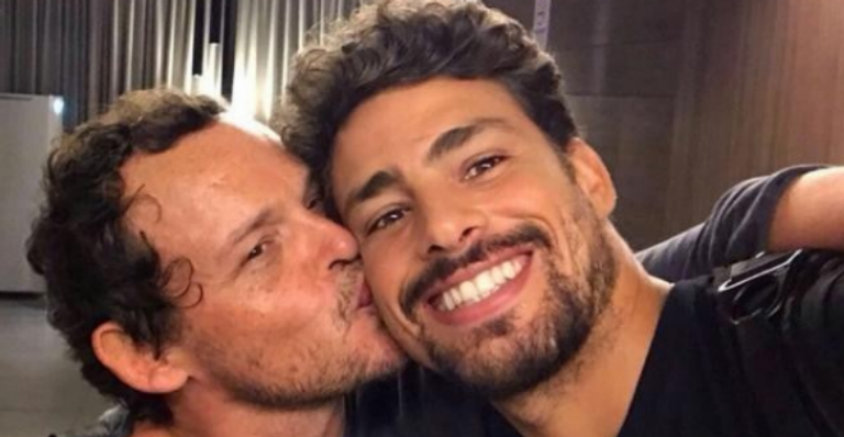 Cauã Reymond e Matheus Nachtergaele protagonizam cena de sexo em filme