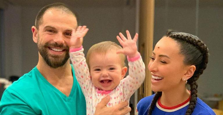 Zoe, filha de Sabrina Sato, encanta web falando suas primeiras palavras com o papai, Duda Nagle