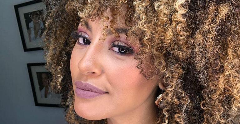 Sheron Menezzes compartilha foto durante aula de pilates e brinca: ”Mamãe sem freio”