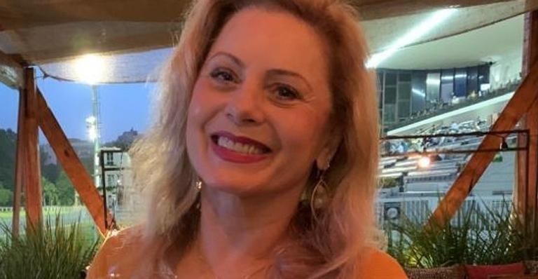 Aos 67 anos, Vera Fischer divide cliques raros de maiô decotado e boa forma impressiona: ”Deusa!”
