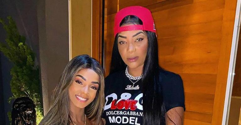 Namorada de Ludmilla posa para a câmera e recebe elogio da cantora: ”Musa”