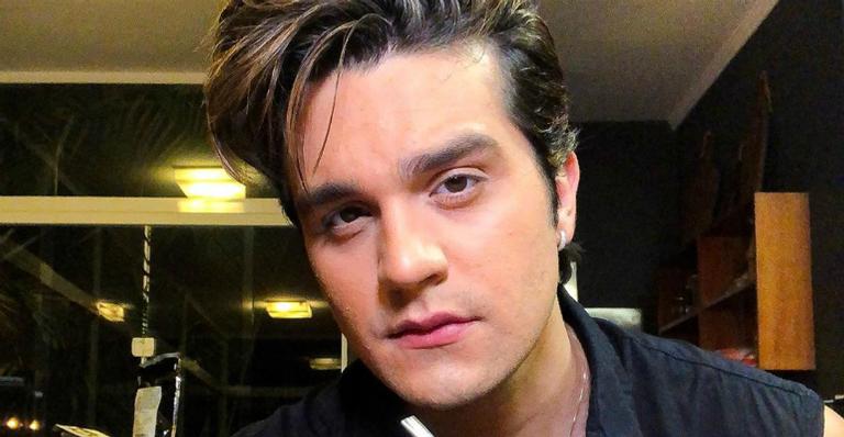Para o show da virada, Luan Santana posa ao lado de Ivete Sangalo, Wesley Safadão e Rogério Flausino
