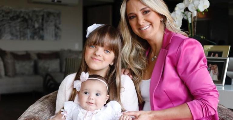 Ticiane Pinheiro encanta a web combinando looks com Rafaella e Manuella em fotos fofíssimas