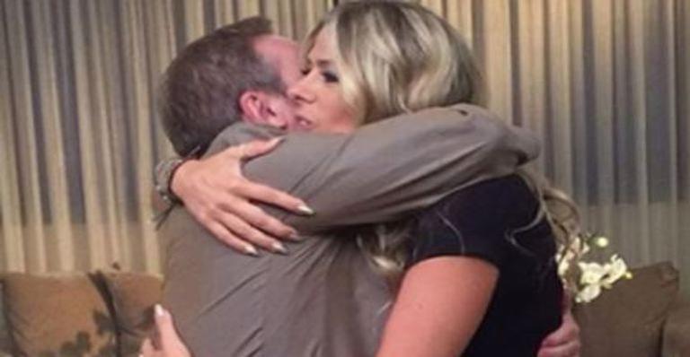 Adriane Galisteu faz homenagem para o amigo Gugu Liberato: ”Que tristeza!”