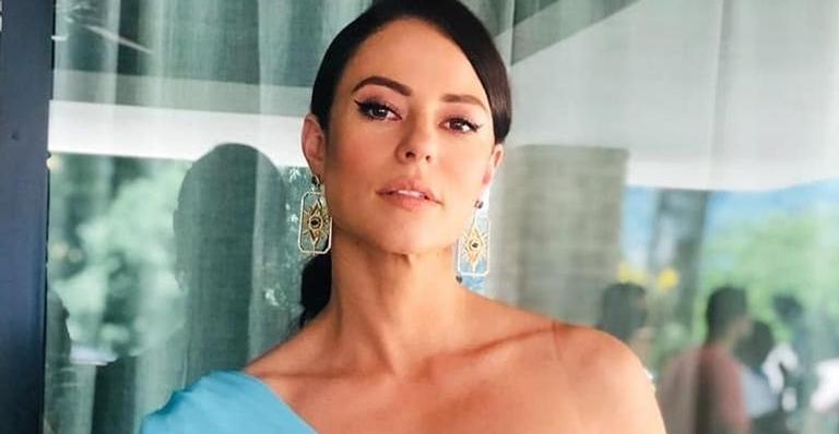 Internautas se identificam com corpo real de Paolla Oliveira após flagras de maiô cavado na praia