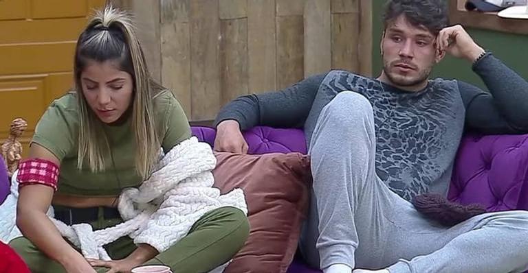 A Fazenda: Hariany fica indignada com Lucas e dispara: ”Vai, bonitão, continua”