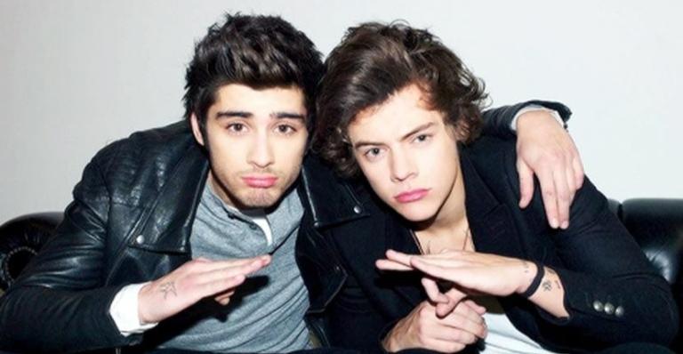 Após brincadeira, Harry Styles desabafa sobre saída de Zayn no One Direction: ”Ficamos triste”