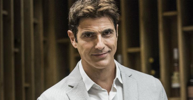 Reynaldo Gianecchini posa com Ágatha Moreira e Mateus Solano: ”Último capítulo”