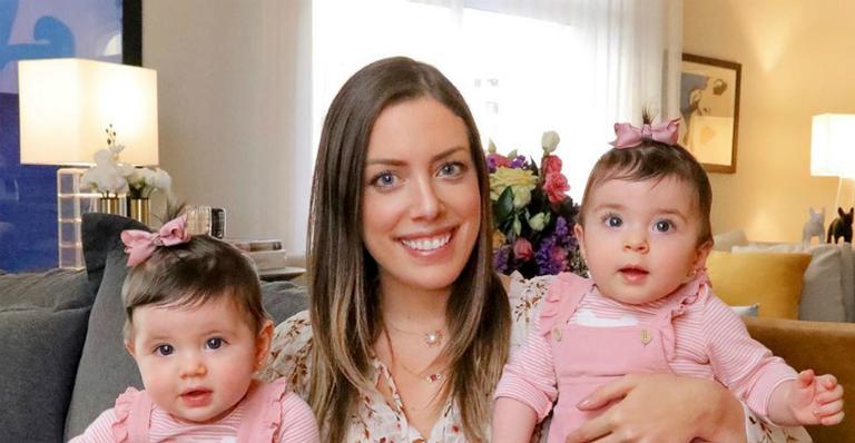 Fabiana Justus compartilha clique ao lado do marido com as filhas gêmeas e encanta web