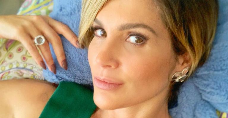 Flávia Alessandra começa o dia com yoga e impressiona fãs com flexibilidade: ”Uau”