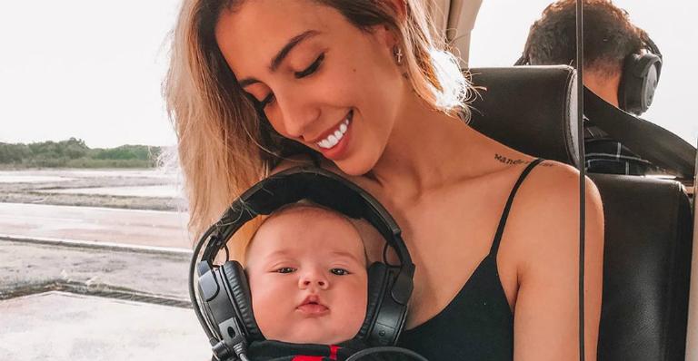 Gabi Brandt explode o fofurômetro com registro do filho recebendo massagem e fãs se derretem