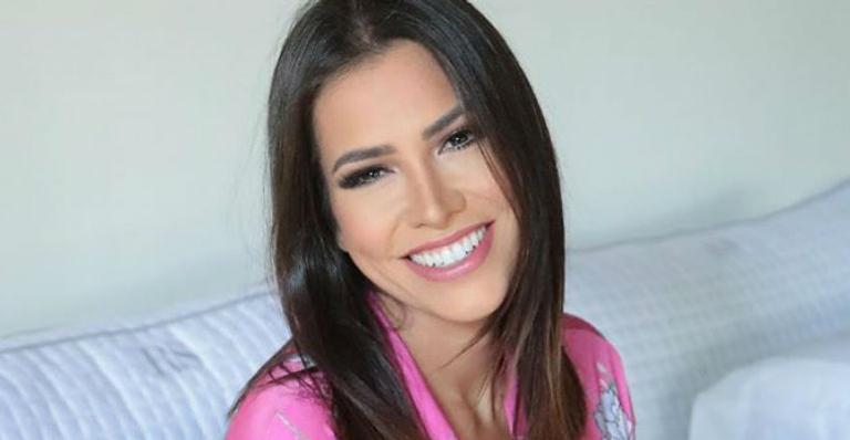 Ex-BBB Adriana Sant’Anna tatua nome da filha caçula e encanta web