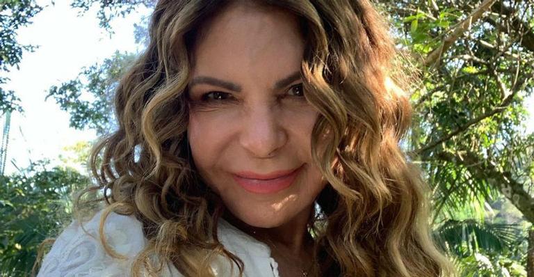 Elba Ramalho curte fim de semana com os filhos e nora, grávida de sua primeira neta