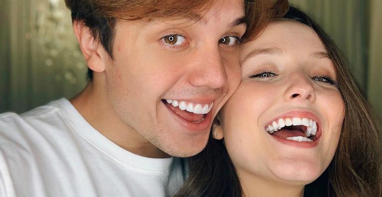 Larissa Manoela curte final de semana ao lado do namorado, Leo Cidade, e fãs elogiam