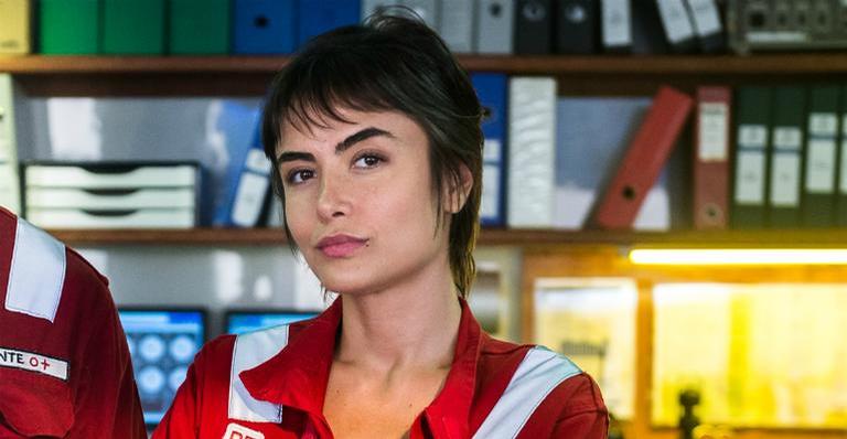 Maria Casadevall faz mudança radical no visual e surge de cabeça raspada; veja!