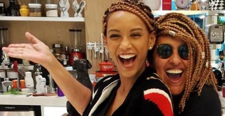 Regina Casé parabeniza a amiga, Taís Araujo: ”É bom estar cada vez mais perto de você!”