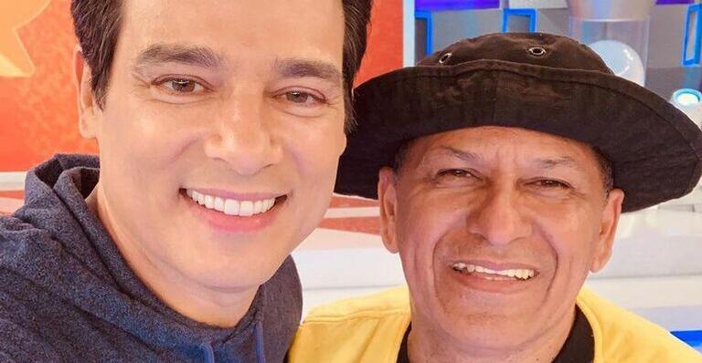 Celso Portiolli lamenta a morte do humorista Charles Guttenberg, o Rapadura de ‘A Praça É Nossa’