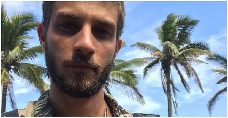 Chay Suede fala sobre sua carreira de ator: ”Circunstância da vida”