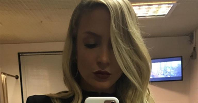 Claudia Leitte sensualiza na web e dispara: ”Perigosinha”