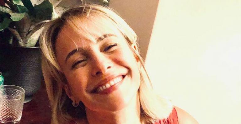 Sem maquiagem, Fernanda Nobre é elogiada pelos fãs: ”Mulher maravilhosa”
