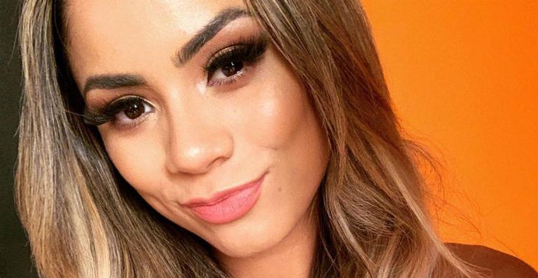 Lexa comemora 10 milhões de seguidores dançando de shortinho e impressiona web