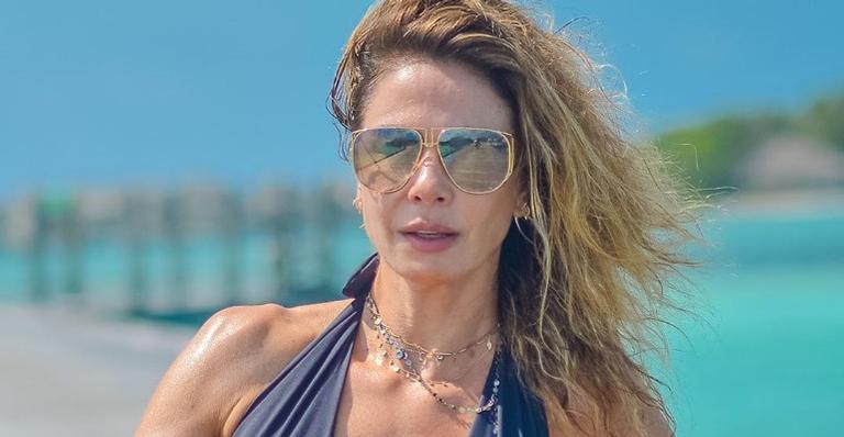 Luciana Gimenez arrasa ao compartilhar cliques de biquíni: ”Natural mesmo!”
