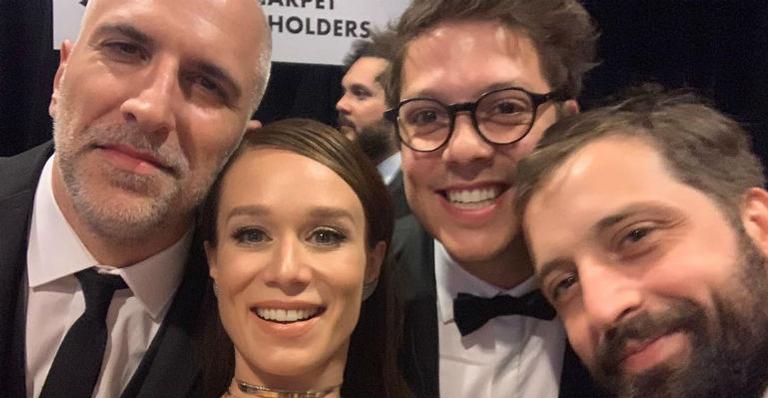 Mariana Ximenes posa com elenco premiado de Porta dos Fundos: ”Vencedores da noite”