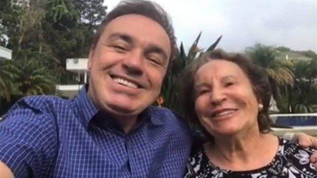 Médico brasileiro fala sobre mãe de Gugu Liberato ao saber da morte do filho: ”Lúcida e serena”