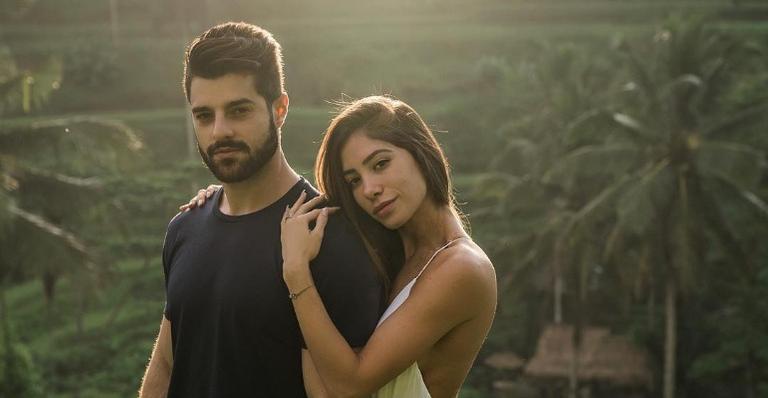 Grávida, Romana Novais encanta a web com registro de Alok conversando com sua barriga