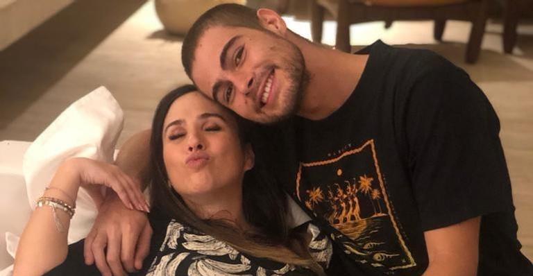 Tata Werneck compartilha clique de Rafa Vitti com a filha e brinca: ”Atrapalhando o casalzinho?’