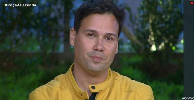 A Fazenda: Viny diz que Lucas só ajuda Thayse para agradar Hariany