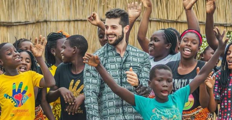 Alok doa R$ 250 mil e cria vaquinha para construção de escola em Moçambique