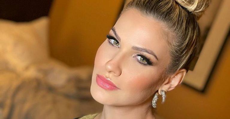 De camisola, Andressa Suita posa deslumbrante e chama muita atenção