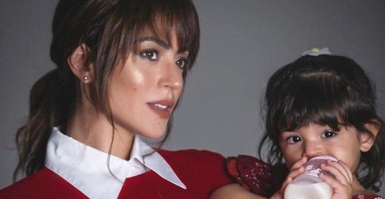 Carol Castro encanta seguidores com registro de sua filha: ”Viva a tecnologia”