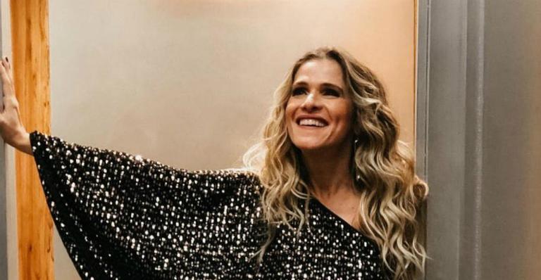 Ingrid Guimarães participa de Altas Horas e posa ao lado de Iza, Ludmilla, Rafa Vitti e Serginho