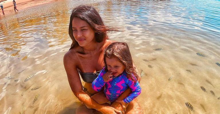 Yanna Lavigne fala sobre dificuldade de ficar longe da filha, Madalena: ”Fico meio sem chão”