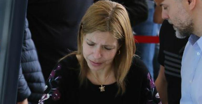 Rose Miriam, companheira de Gugu Liberato, se emociona ao se despedir do apresentador