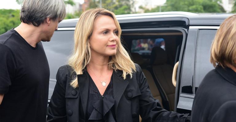 Record TV corta depoimento de Eliana sobre Gugu no meio e internautas se revoltam: ”Fizeram feio!”