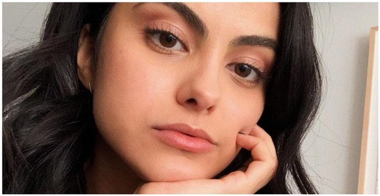 Camila Mendes fala sobre Riverdale e revela que queria mais brasileiros atuando em Hollywood