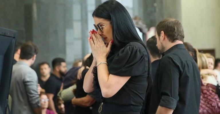 No velório de Gugu Liberato, Helen Ganzarolli tem tremedeira ao vê-lo: ”É triste ver ele assim”