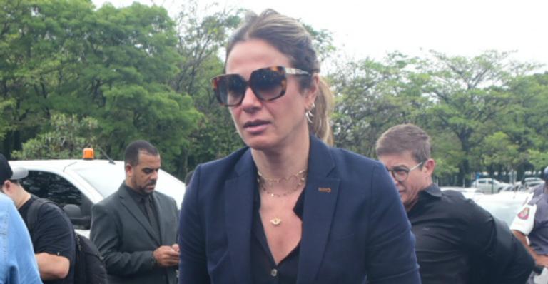 Luciana Gimenez chega ao velório de Gugu Liberato: ”Parece um pesadelo”