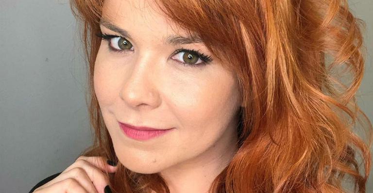 Aos 41 anos, Samara Felippo ostenta corpão de maiô cavado