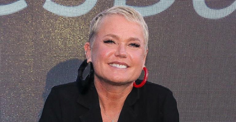 Xuxa Meneghel envia coroa de flores para velório de Gugu Liberato