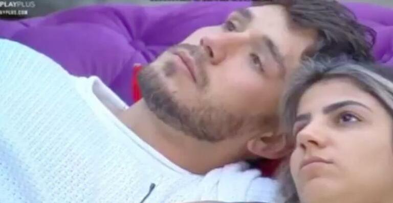 A Fazenda: Lucas faz carinho na barriga de Hari e declara ”Deve ter neném ai!”