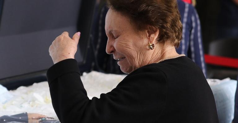 Durante velório, mãe de Gugu Liberato confessa: ”Eu queria ir embora hoje”