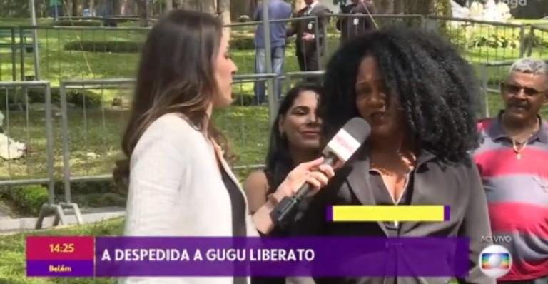 Mulher se confunde e manda beijo para Sônia Abrão durante o programa ‘Se Joga’
