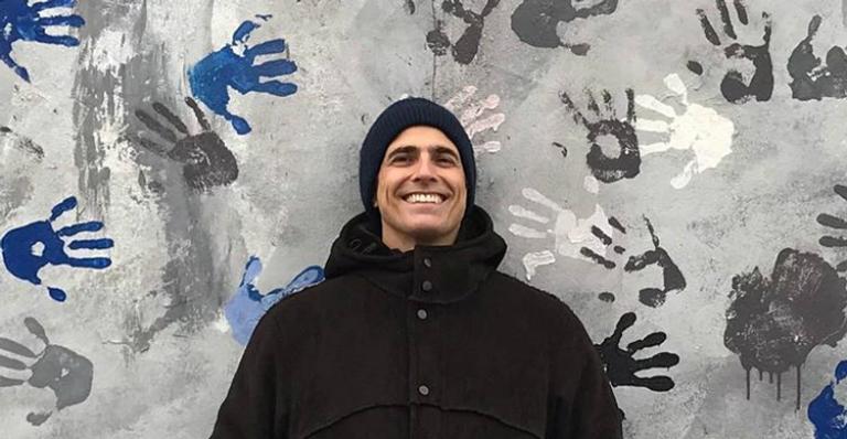 Reynaldo Gianecchini curte viagem para Berlim e arranca suspiros dos internautas