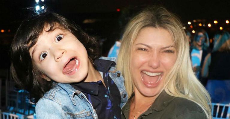 Antonia Fontenelle compartilha foto antiga com o filho à pedidos do pequeno: ”O tempo voa”