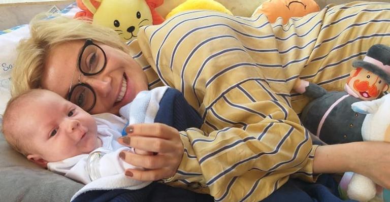 Luiza Possi comemora 5 meses do filho com clique inédito e encanta a web: ”Perfeição”